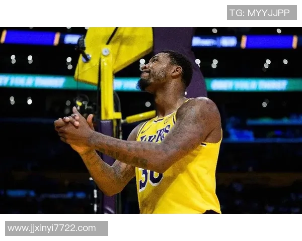 灰熊与湖人第一节激战回顾球员表现与战术分析全景呈现